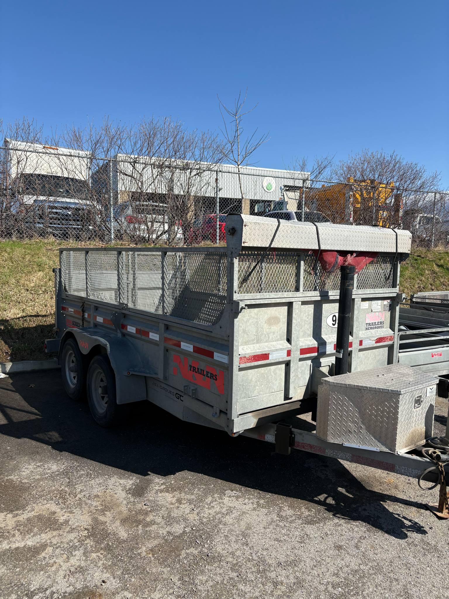 Remorque dompeur 6' x 12' avec grillage